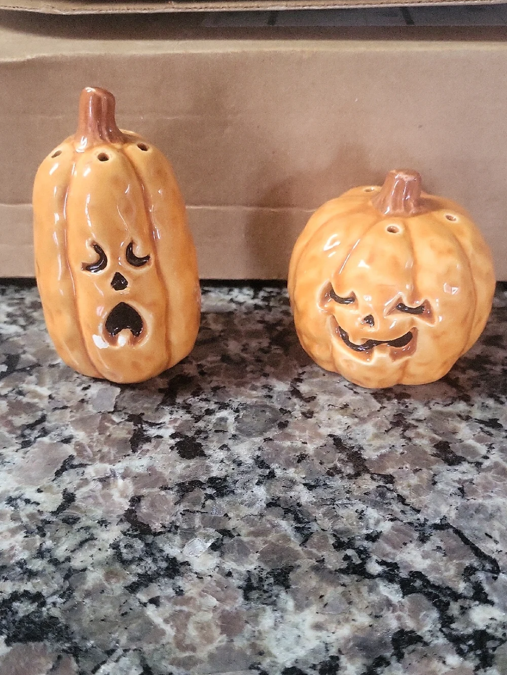 Ceramic Jack-o'-Lantern Salt & Pepper Shakers - Orangeby Enesco NWt